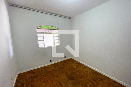Quarto 1 de casa para alugar com 3 quartos, 320m² em Araguaia, Belo Horizonte