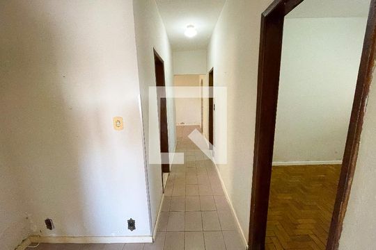 Corredor de casa para alugar com 3 quartos, 320m² em Araguaia, Belo Horizonte