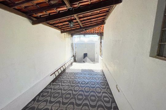 Garagem de casa para alugar com 3 quartos, 320m² em Araguaia, Belo Horizonte