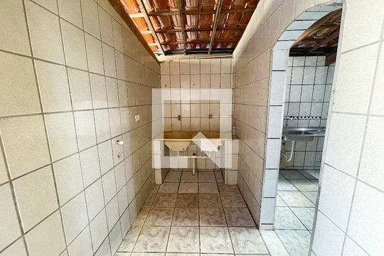 Área de Serviço de casa para alugar com 3 quartos, 320m² em Araguaia, Belo Horizonte