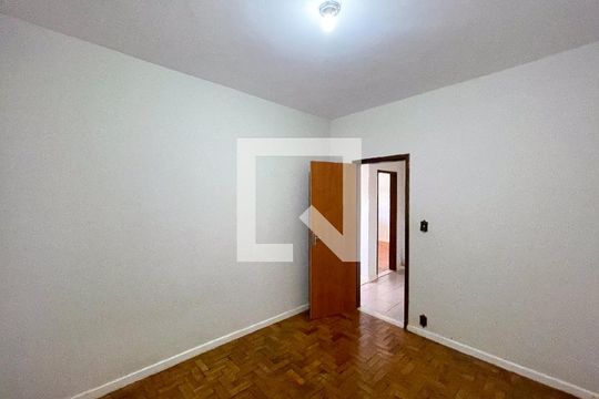 Quarto 1 de casa para alugar com 3 quartos, 320m² em Araguaia, Belo Horizonte