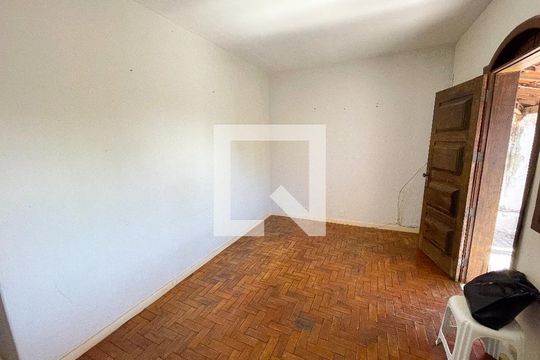 Sala de casa para alugar com 3 quartos, 320m² em Araguaia, Belo Horizonte