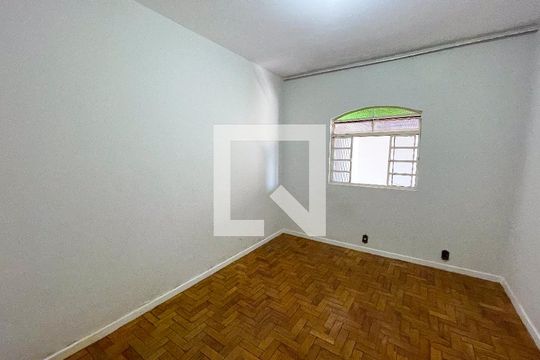 Quarto 1 de casa para alugar com 3 quartos, 320m² em Araguaia, Belo Horizonte