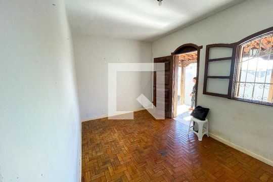 Casa para alugar com 3 quartos, 320m² em Araguaia, Belo Horizonte