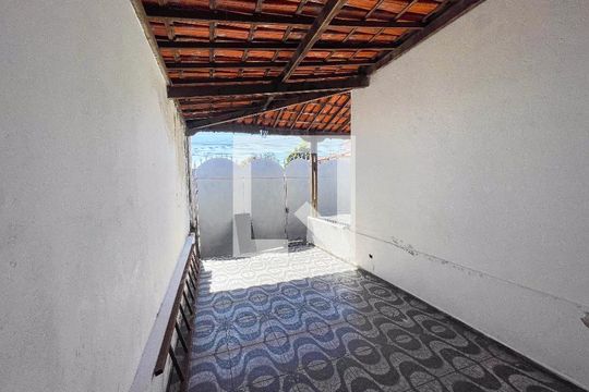 Garagem de casa para alugar com 3 quartos, 320m² em Araguaia, Belo Horizonte