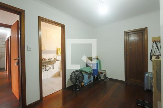 Corredor de casa à venda com 4 quartos, 388m² em Jardim Itu, Porto Alegre