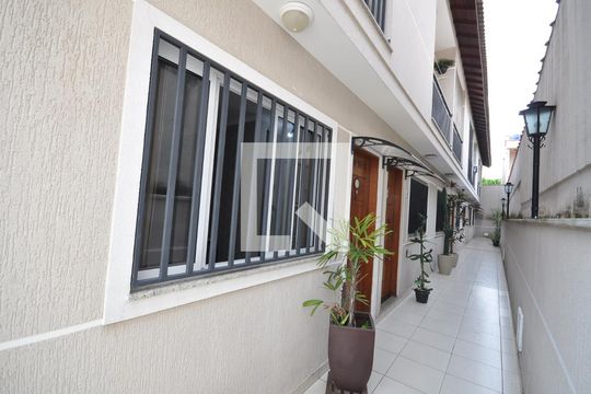 Área comum de casa de condomínio para alugar com 2 quartos, 60m² em Vila Nilo, São Paulo