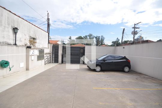 Garagem de casa de condomínio para alugar com 2 quartos, 60m² em Vila Nilo, São Paulo
