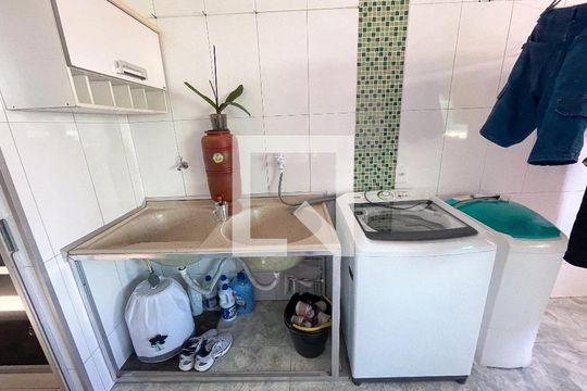 Área de Serviço de casa à venda com 2 quartos, 330m² em Tirol (barreiro), Belo Horizonte