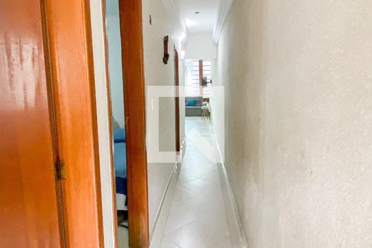 Corredor  de casa de condomínio à venda com 3 quartos, 150m² em Parque São Vicente, Mauá