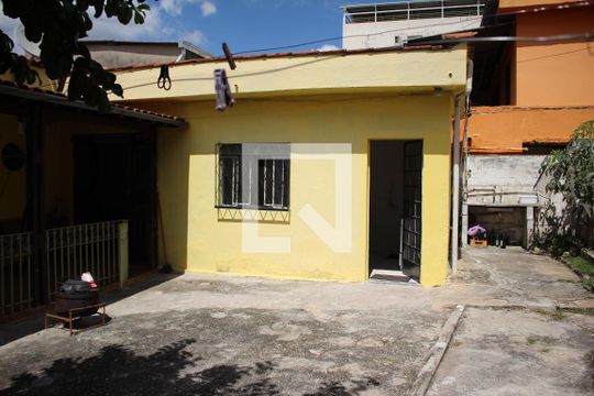 Quintal de casa à venda com 2 quartos, 170m² em Lindéia, Contagem