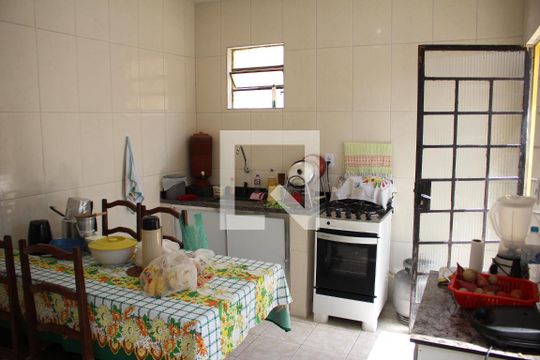 Cozinha de casa à venda com 2 quartos, 170m² em Lindéia, Contagem