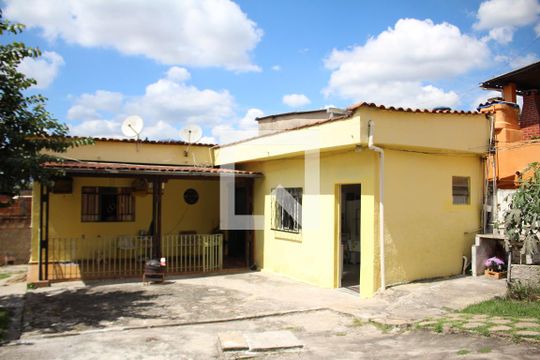 Quintal de casa à venda com 2 quartos, 170m² em Lindéia, Contagem