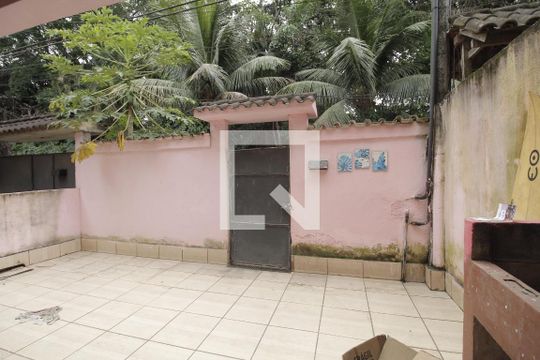 Quintal  de casa para alugar com 2 quartos, 80m² em Vargem Pequena, Rio de Janeiro