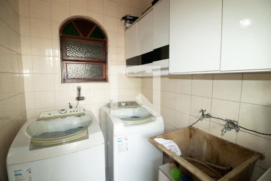 Área de Serviço de casa à venda com 6 quartos, 400m² em Vila Nilo, São Paulo