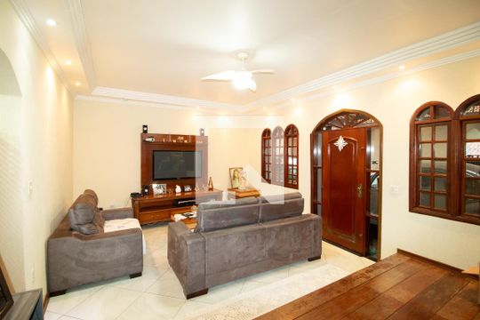 Casa à venda com 6 quartos, 400m² em Vila Nilo, São Paulo