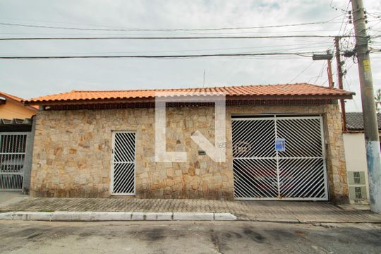 Fachada de casa à venda com 6 quartos, 400m² em Vila Nilo, São Paulo
