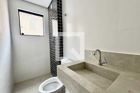 Banheiro Quarto 1 de apartamento à venda com 2 quartos, 67m² em Europa, Contagem
