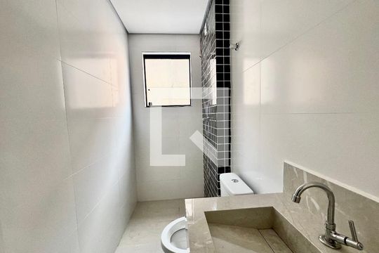 Banheiro Quarto 1 de apartamento à venda com 2 quartos, 67m² em Europa, Contagem