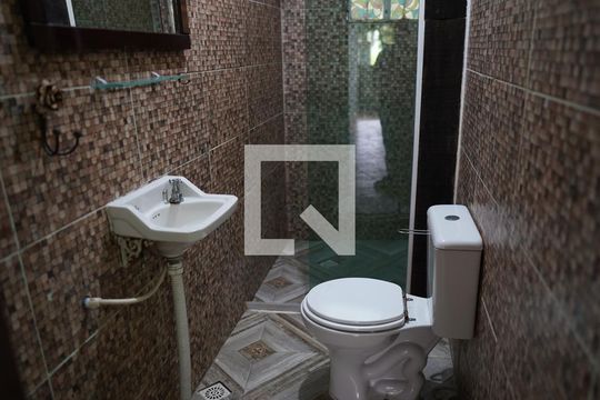 Banheiro de apartamento para alugar com 1 quarto, 50m² em Jacarepaguá, Rio de Janeiro