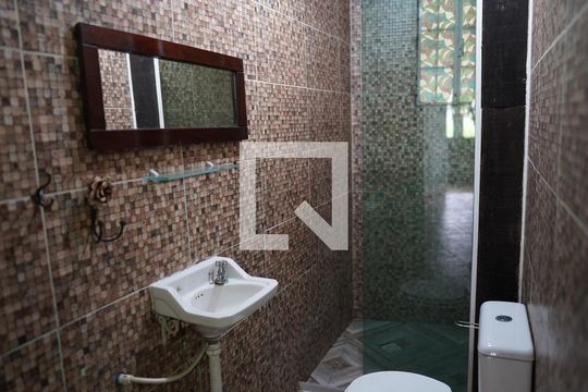 Banheiro de apartamento para alugar com 1 quarto, 50m² em Jacarepaguá, Rio de Janeiro