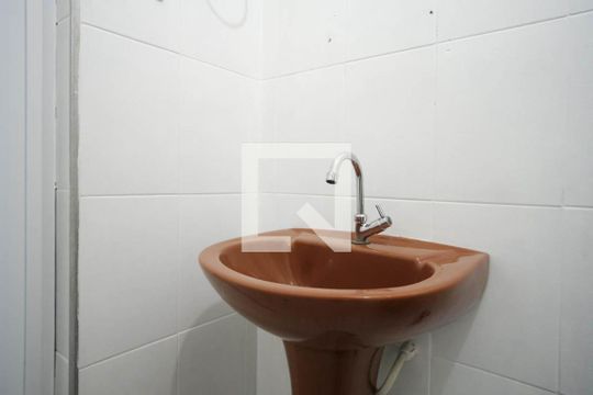 Banheiro de casa para alugar com 1 quarto, 60m² em Vila Nhocuné, São Paulo
