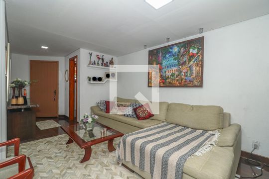 Sala de casa à venda com 4 quartos, 400m² em Bom Jesus, Porto Alegre