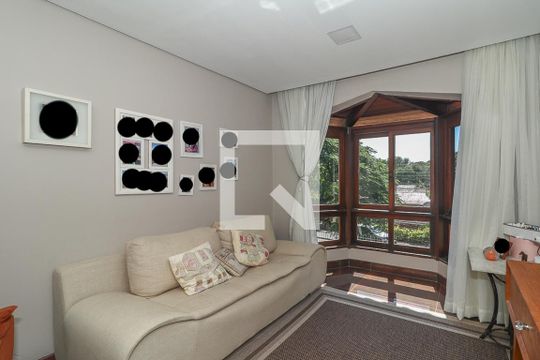 Sala de TV de casa à venda com 4 quartos, 400m² em Bom Jesus, Porto Alegre
