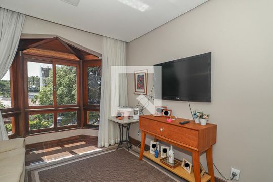 Sala de TV de casa à venda com 4 quartos, 400m² em Bom Jesus, Porto Alegre