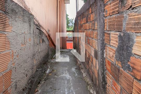 Corredor de Entrada de casa para alugar com 3 quartos, 80m² em Jardim dos Comerciários (venda Nova), Belo Horizonte