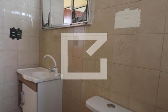 Banheiro de apartamento para alugar com 2 quartos, 60m² em Estrela do Norte, São Gonçalo