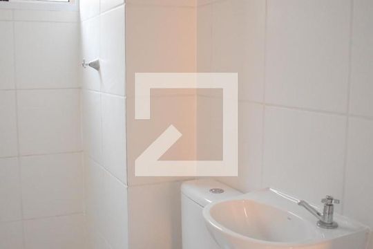 Banheiro de apartamento à venda com 2 quartos, 38m² em Campo de Santana, Curitiba