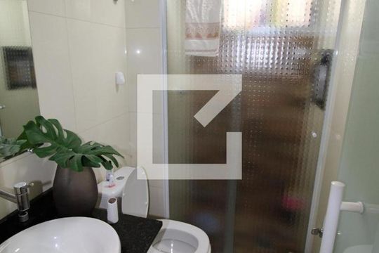 Banheiro de apartamento para alugar com 2 quartos, 56m² em Parque Reboucas, São Paulo