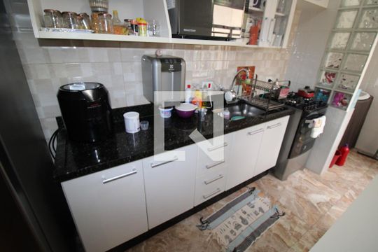Cozinha de apartamento para alugar com 2 quartos, 56m² em Parque Reboucas, São Paulo