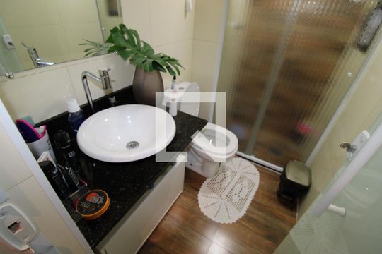 Banheiro de apartamento para alugar com 2 quartos, 56m² em Parque Reboucas, São Paulo