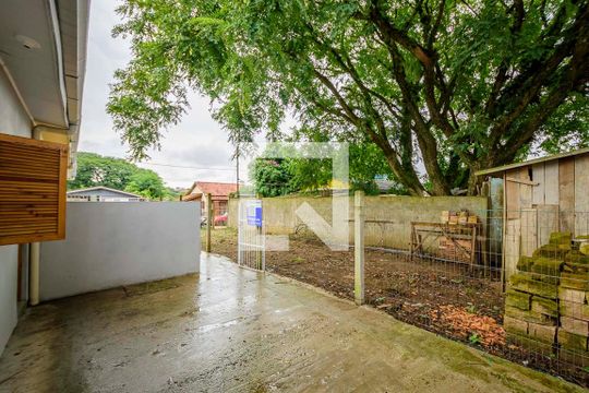 Quintal de casa para alugar com 2 quartos, 50m² em Campo Novo, Porto Alegre