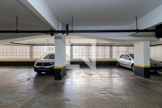 Garagem de apartamento para alugar com 2 quartos, 66m² em Santana, São Paulo