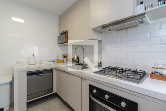 Cozinha de apartamento para alugar com 2 quartos, 66m² em Santana, São Paulo