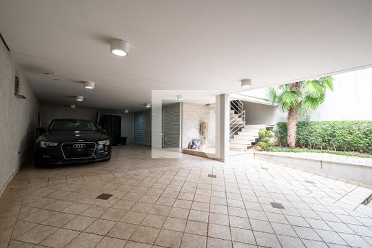 Garagem de casa à venda com 4 quartos, 600m² em Planalto Paulista, São Paulo