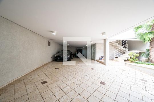 Garagem de casa à venda com 4 quartos, 600m² em Planalto Paulista, São Paulo