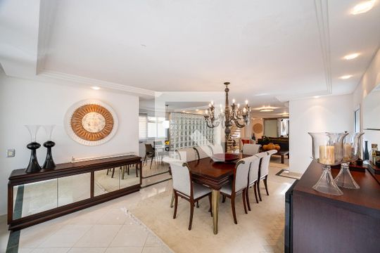 Sala de casa à venda com 4 quartos, 600m² em Planalto Paulista, São Paulo