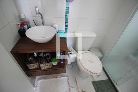 Banheiro  de apartamento à venda com 3 quartos, 63m² em Vila Inglesa, São Paulo