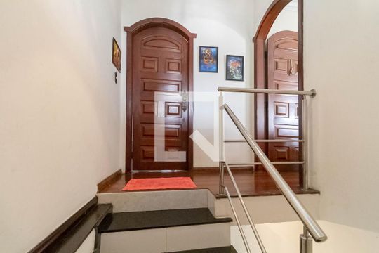 Entrada de casa para alugar com 3 quartos, 180m² em Paquetá, Belo Horizonte