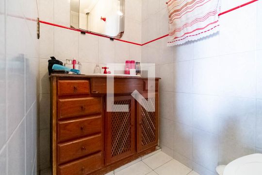 Banheiro da suíte de casa para alugar com 3 quartos, 180m² em Paquetá, Belo Horizonte