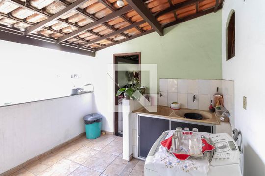 Área de serviço de casa para alugar com 3 quartos, 180m² em Paquetá, Belo Horizonte