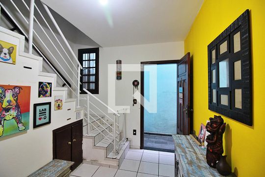 Hall de entrada de casa à venda com 4 quartos, 185m² em Jardim Lavinia, São Bernardo do Campo