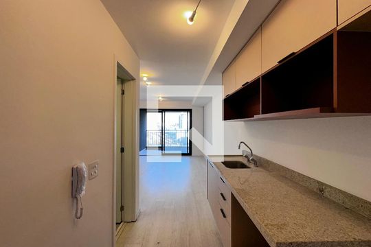 Cozinha de kitnet/studio para alugar com 0 quarto, 33m² em Vila Cordeiro, São Paulo
