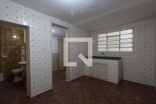 Cozinha de casa para alugar com 1 quarto, 50m² em Jardim Teresa, São Paulo