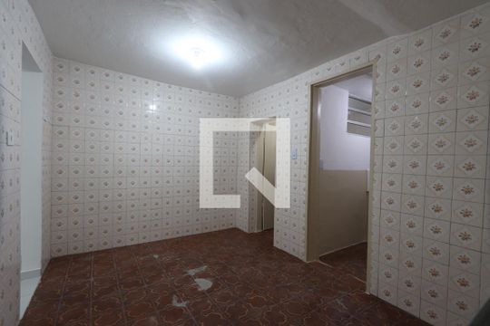 Cozinha de casa para alugar com 1 quarto, 50m² em Jardim Teresa, São Paulo