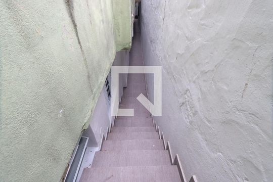 Entrada de casa para alugar com 1 quarto, 50m² em Jardim Teresa, São Paulo